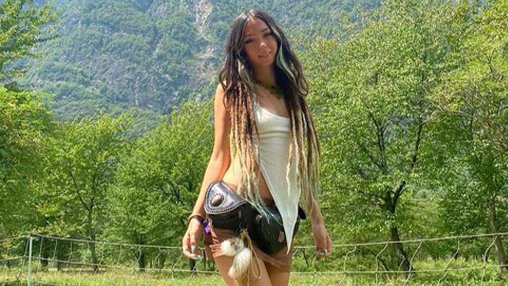 Onam t dick soradi onlayn Yovvoyi qabilalar ishtirokidagi Afrika seks videolarini tomosha qiling.